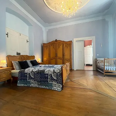 Fara Apartment *